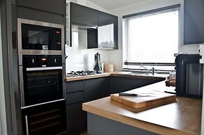 Hollicarrs - Honeycomb Lodge