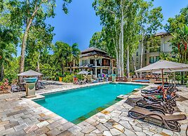 Luxury Apartment at Sea Temple Palm Cove 2 Bed 2 Bath