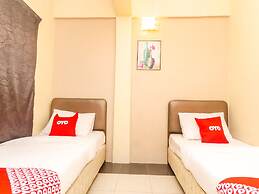 OYO 89703 B Link Hotel