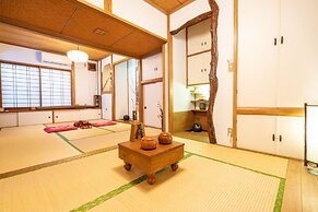 Villa Traditional Designer House Oyama
