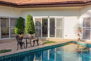 2 Bed Majestic Villa Near Beach
