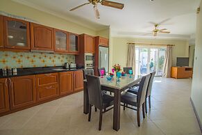 2 Bed Majestic Villa Near Beach