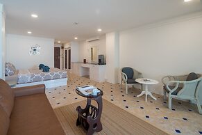 Phuket Palace Condominium by Ale