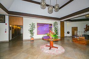 Spacious Condos with Private Balcony at Discovery Bay - Free Wifi, Nea