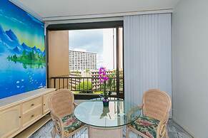 Spacious Condos with Private Balcony at Discovery Bay - Free Wifi, Nea