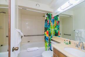 Spacious Condos with Private Balcony at Discovery Bay - Free Wifi, Nea