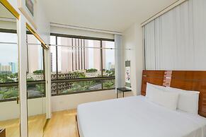 Spacious Condos with Private Balcony at Discovery Bay - Free Wifi, Nea