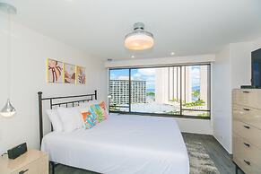 Spacious Condos with Private Balcony at Discovery Bay - Free Wifi, Nea