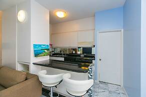 Spacious Condos with Private Balcony at Discovery Bay - Free Wifi, Nea