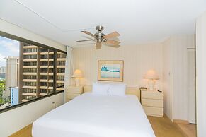 Spacious Condos with Private Balcony at Discovery Bay - Free Wifi, Nea