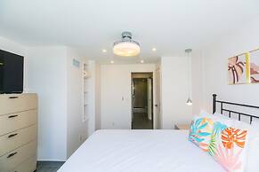 Spacious Condos with Private Balcony at Discovery Bay - Free Wifi, Nea