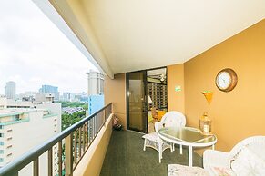 Spacious Condos with Private Balcony at Discovery Bay - Free Wifi, Nea