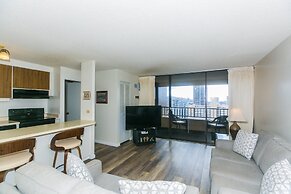 Spacious Condos with Private Balcony at Discovery Bay - Free Wifi, Nea