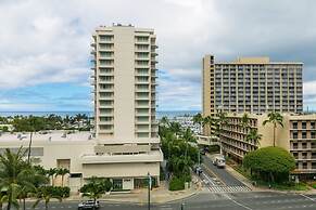 Spacious Condos with Private Balcony at Discovery Bay - Free Wifi, Nea