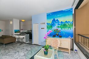 Spacious Condos with Private Balcony at Discovery Bay - Free Wifi, Nea