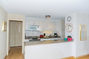 Spacious Condos with Private Balcony at Discovery Bay - Free Wifi, Nea