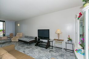 Spacious Condos with Private Balcony at Discovery Bay - Free Wifi, Nea