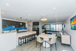 Spacious Condos with Private Balcony at Discovery Bay - Free Wifi, Nea