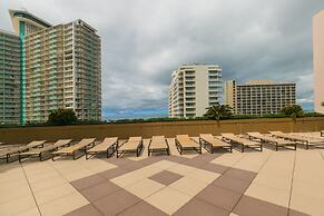 Spacious Condos with Private Balcony at Discovery Bay - Free Wifi, Nea