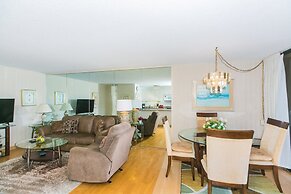 Spacious Condos with Private Balcony at Discovery Bay - Free Wifi, Nea