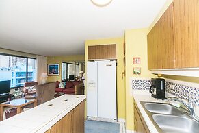 Spacious Condos with Private Balcony at Discovery Bay - Free Wifi, Nea