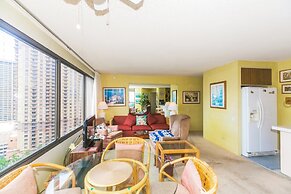 Spacious Condos with Private Balcony at Discovery Bay - Free Wifi, Nea