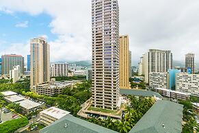 Spacious Condos with Private Balcony at Discovery Bay - Free Wifi, Nea
