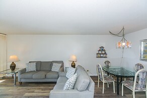 Spacious Condos with Private Balcony at Discovery Bay - Free Wifi, Nea