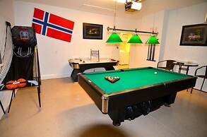 Gem Games Room & Private Pool/spa! 4 Bedroom Villa by Redawning