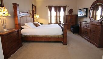 Poolside Penthouse Cabana 3 Bedroom Condo by RedAwning