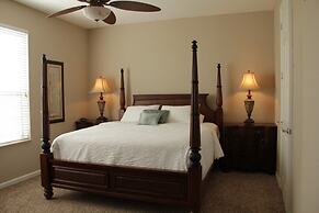 Island Breeze Lake View 3 Bedroom Condo by RedAwning