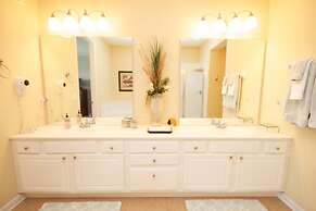 Island Breeze Lake View 3 Bedroom Condo by RedAwning