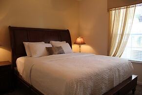 Island Breeze Lake View 3 Bedroom Condo by RedAwning