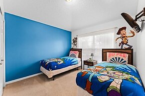 2710fkd 5 Bedroom Villa by RedAwning