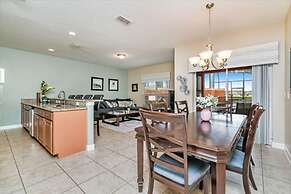 8944cuban 4 Bedroom Townhouse by RedAwning