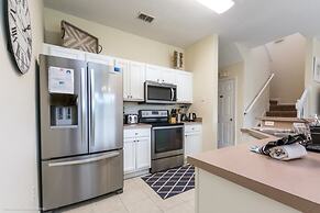 Bella Vidatown With Full Size Pool! 4 Bedroom Townhouse by RedAwning