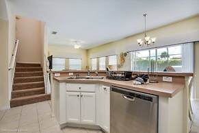 Bella Vidatown With Full Size Pool! 4 Bedroom Townhouse by RedAwning