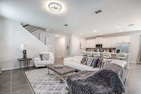 1504 New Luxury 6 Bed With Pool/spa 6 Bedroom Villa by RedAwning