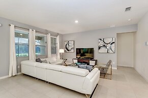 South Facing Pool/spa, Game Room Is Loaded! 6 Bedroom Villa by Redawni