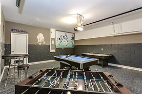 South Facing Pool/spa, Game Room Is Loaded! 6 Bedroom Villa by Redawni