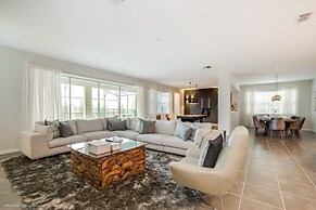 Solara Resort 9 Bedroom Resort Villa by RedAwning