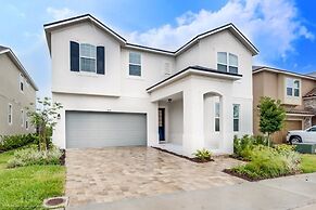 Solara Resort 9 Bedroom Resort Villa by RedAwning