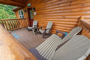 Foxes' Den Cabin with Private Hot Tub and Arcade Game by RedAwning