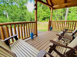 Foxes' Den Cabin with Private Hot Tub and Arcade Game by RedAwning