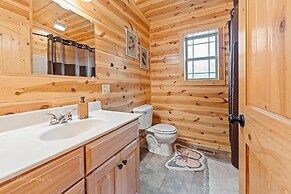 Foxes' Den Cabin with Private Hot Tub and Arcade Game by RedAwning