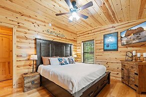 Foxes' Den Cabin with Private Hot Tub and Arcade Game by RedAwning