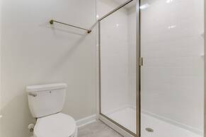 Superior 9 Bed Games Room, Pool Spa Themed Rooms! 9 Bedroom Home by Re