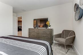 Superior 9 Bed Games Room, Pool Spa Themed Rooms! 9 Bedroom Home by Re