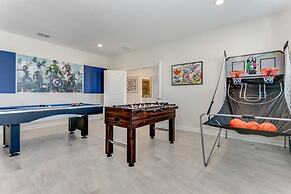 Superior 9 Bed Games Room, Pool Spa Themed Rooms! 9 Bedroom Home by Re