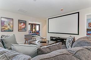 Superior 9 Bed Games Room, Pool Spa Themed Rooms! 9 Bedroom Home by Re